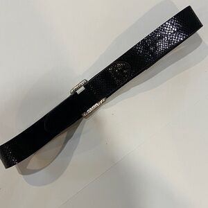 CHICOS BLACK LEATHER TEXTURED BELT WITH ELASTIC STRETCH SIZE M SNAP CLOSURE